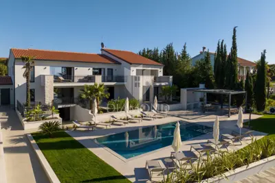 Haus zum Kauf in Poreč, 683 m²