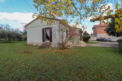 Kuća sa dvije stambene jedinice blizu Marčane! - 17