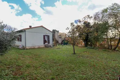 Kuća sa dvije stambene jedinice blizu Marčane! - 16