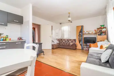 Kuća sa dvije stambene jedinice blizu Marčane! - 5