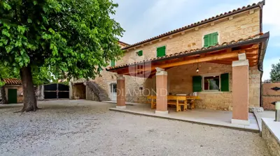 Haus 220 m², Žminj - renovierte und ruhige Lage