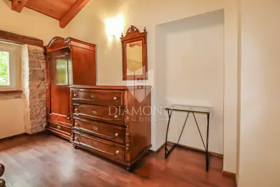 Haus 220 m², Žminj - renovierte und ruhige Lage - 12