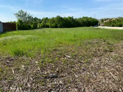 Građevinsko zemljište u Barbanu, asfaltni pristup i infrastruktura - 2