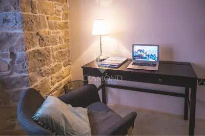 Haus, Oprtalj, Gewerberaum und 3 Apartments - 15