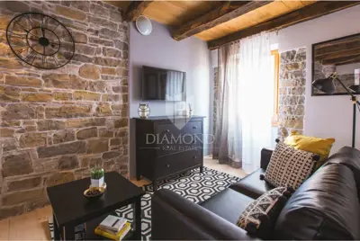 Haus, Oprtalj, Gewerberaum und 3 Apartments - 14