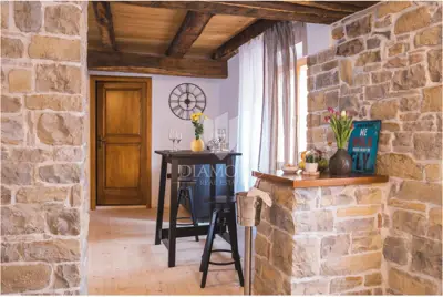 Haus, Oprtalj, Gewerberaum und 3 Apartments - 18
