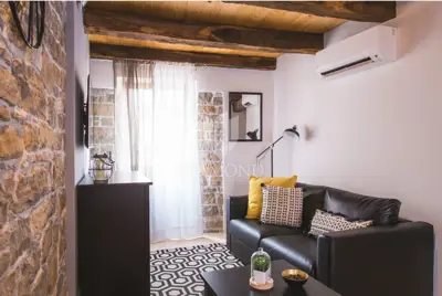 Haus, Oprtalj, Gewerberaum und 3 Apartments - 11