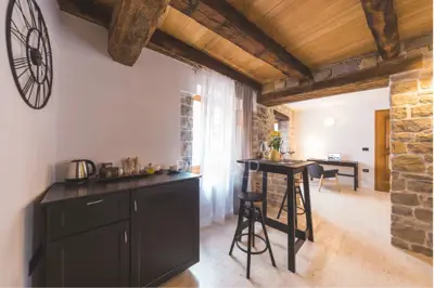 Haus, Oprtalj, Gewerberaum und 3 Apartments - 17