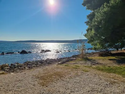 Baugrundstück 480 m², Kaštel Štafilić, nahe dem Meer