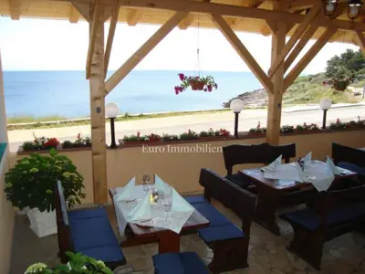 House with a lot of potential only 40 m from the sea! - 3