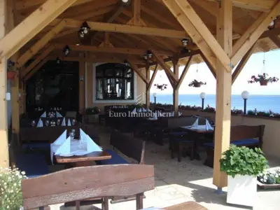 House with a lot of potential only 40 m from the sea! - 2