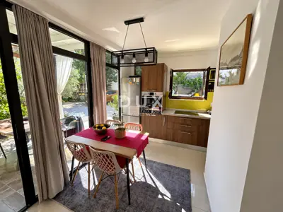 Haus 154 m², Šibenik - Zentrum, drei Wohnungen und Hof - 19