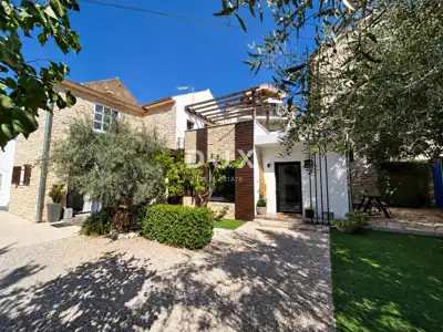 Haus 154 m², Šibenik - Zentrum, drei Wohnungen und Hof - 6