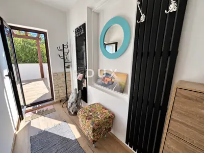 Haus 154 m², Šibenik - Zentrum, drei Wohnungen und Hof - 17