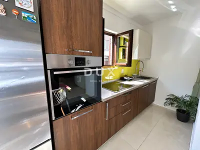 Haus 154 m², Šibenik - Zentrum, drei Wohnungen und Hof - 21