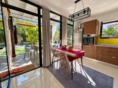 Haus 154 m², Šibenik - Zentrum, drei Wohnungen und Hof - 2