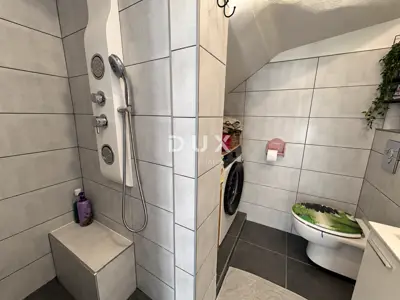 Haus 154 m², Šibenik - Zentrum, drei Wohnungen und Hof - 22