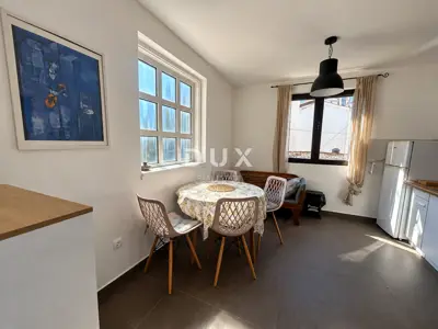 Haus 154 m², Šibenik - Zentrum, drei Wohnungen und Hof - 10