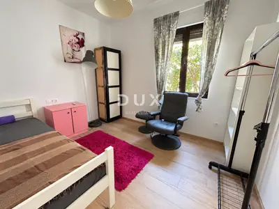 Haus 154 m², Šibenik - Zentrum, drei Wohnungen und Hof - 15