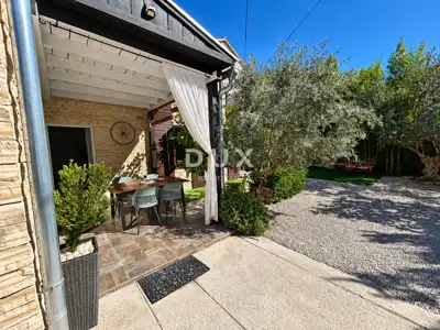 Haus 154 m², Šibenik - Zentrum, drei Wohnungen und Hof - 9