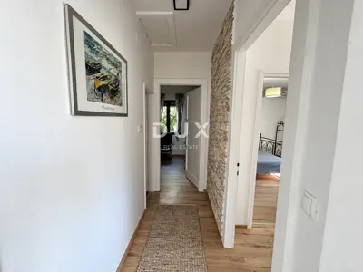 Haus 154 m², Šibenik - Zentrum, drei Wohnungen und Hof - 13