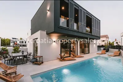Kuća, Šibenik, 400 m², 800 000 €
