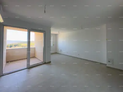 Stan u Barbanu, nova zgrada i terasa s izlazom iz dnevnog boravka