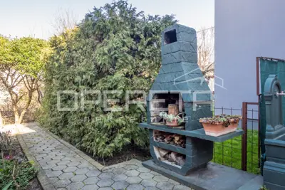 MIRNA ULICA, three separate residential units - 11