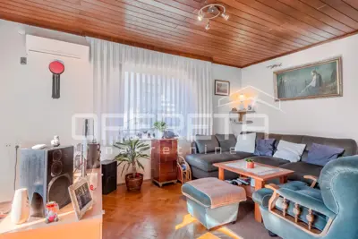 MIRNA ULICA, three separate residential units - 12