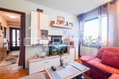 MIRNA ULICA, three separate residential units - 16
