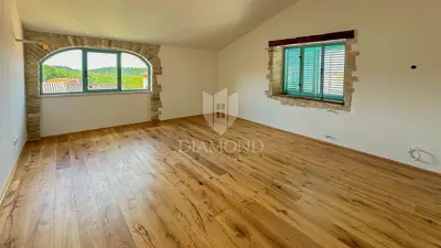 Stan 62 m², Buje - bazen i istarski stil
