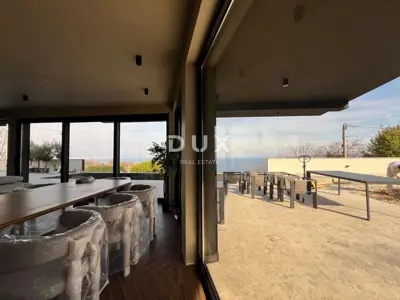 Haus zum Kauf in Sveta Jelena, 275 m² - 12
