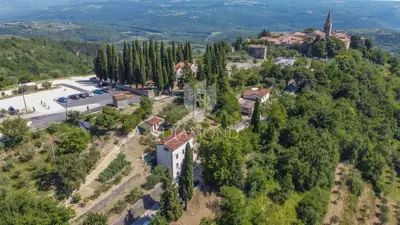 Haus 180 m², Grožnjan - großer Hof und Meerblick