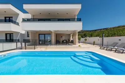Dalmacija - nova villa s pogledom na more