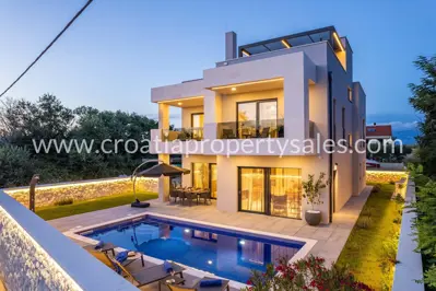 Kuća, Zadar, 370 m², 1 350 000 €