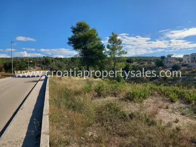Građevinsko zemljište 800 m², Otok Brač - pogled na more - 7