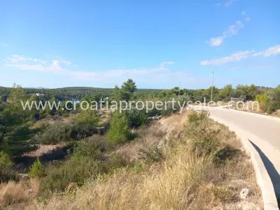 Građevinsko zemljište 800 m², Otok Brač - pogled na more - 4