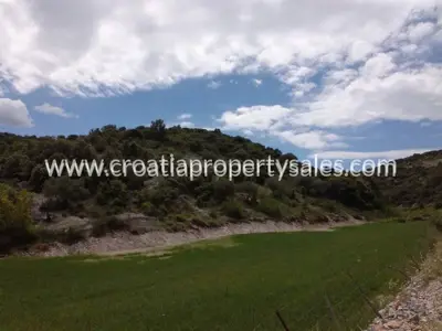 Grundstück, Brač, 30 350 m², 150 000 € - 3