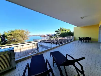 Stan 132 m², Crveni Vrh - 130 m od mora, lift