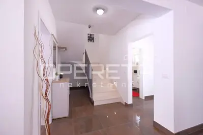 House 180 m², Svetvinčenat - peaceful location and nature - 9