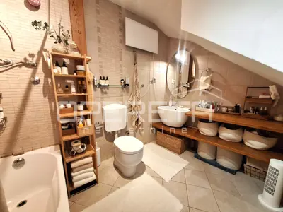 Renovirana kuća s 2 stana, Šibenik- Centar - 7