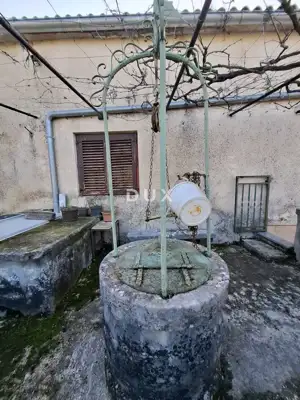 House 230 m², Kanfanar - original Istrian estate - 16