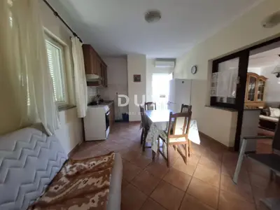 House 230 m², Kanfanar - original Istrian estate - 12