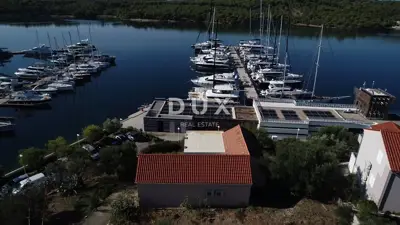 Houses 510 m², Mandalina - by the marina and with sea view - 19