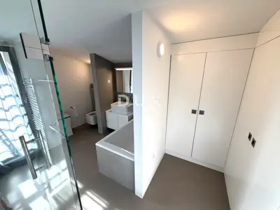 Haus zur Miete in Poljane, 500 m² - 21