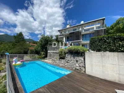 Haus zur Miete in Poljane, 500 m²