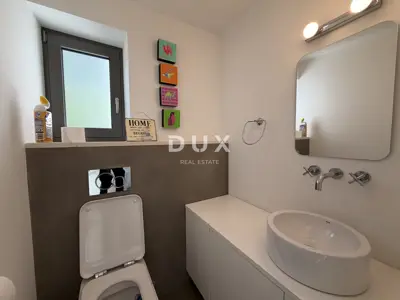 Haus zur Miete in Poljane, 500 m² - 22