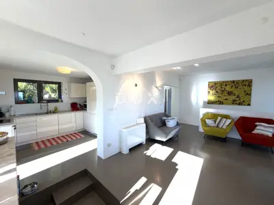Haus zur Miete in Poljane, 500 m² - 6