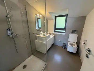 Haus zur Miete in Poljane, 500 m² - 20