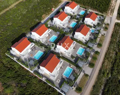 Tourismusresort, Debeljak bei Sukošan, 8 Villen mit Pools